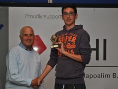 Cyril Hooker presenting the U17 player of the year award 2011 to Ben Lederman